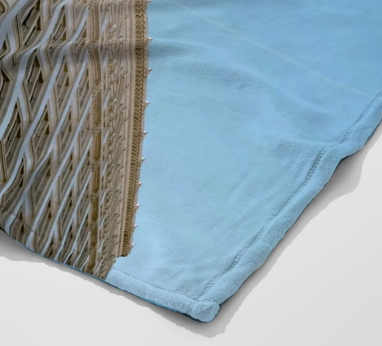 the triangle building coperta in pile da carsa