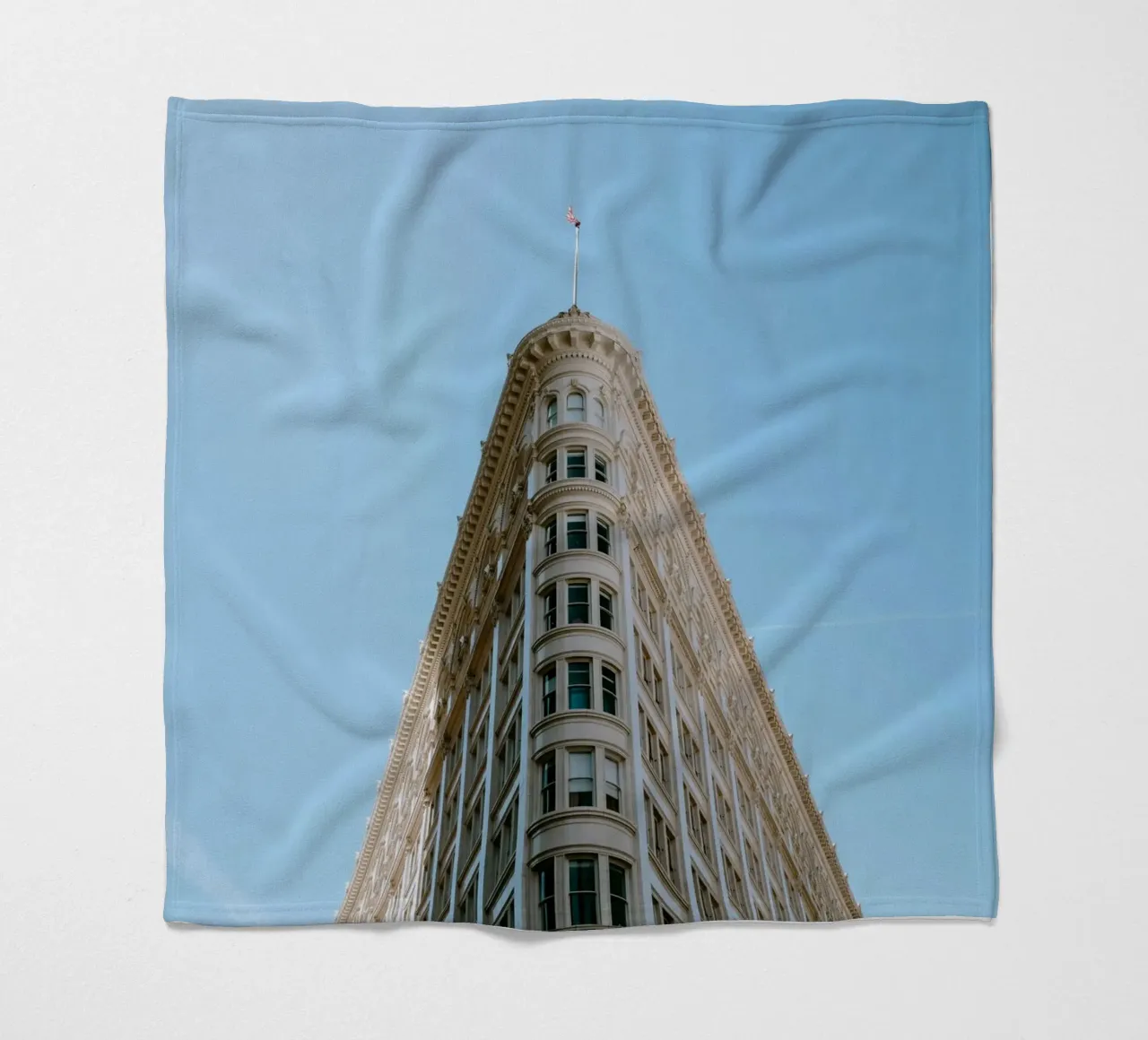 the triangle building coperta in pile da carsa