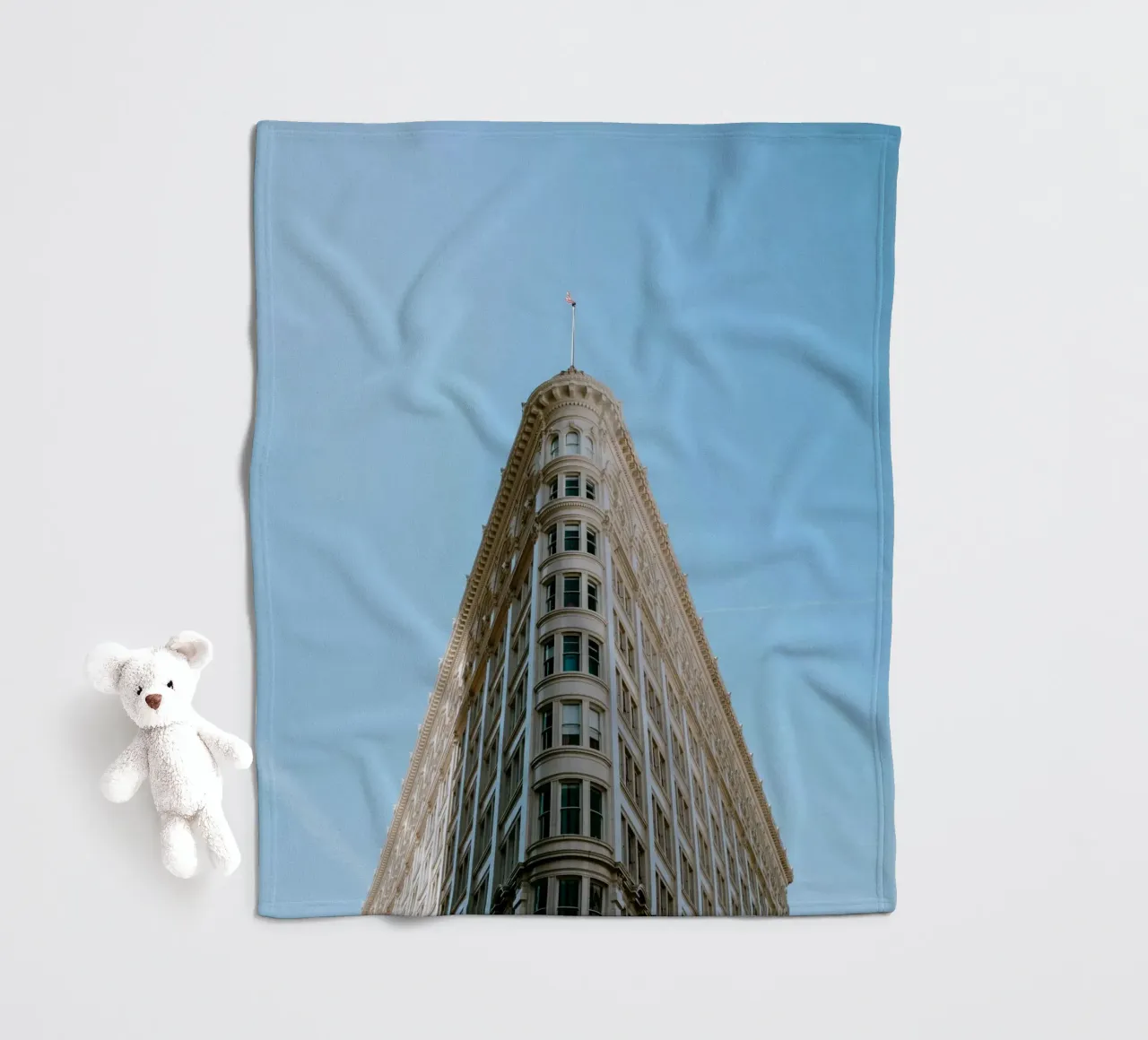 the triangle building coperta in pile da carsa