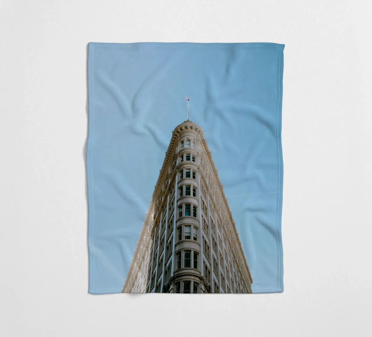 the triangle building coperta in pile da carsa