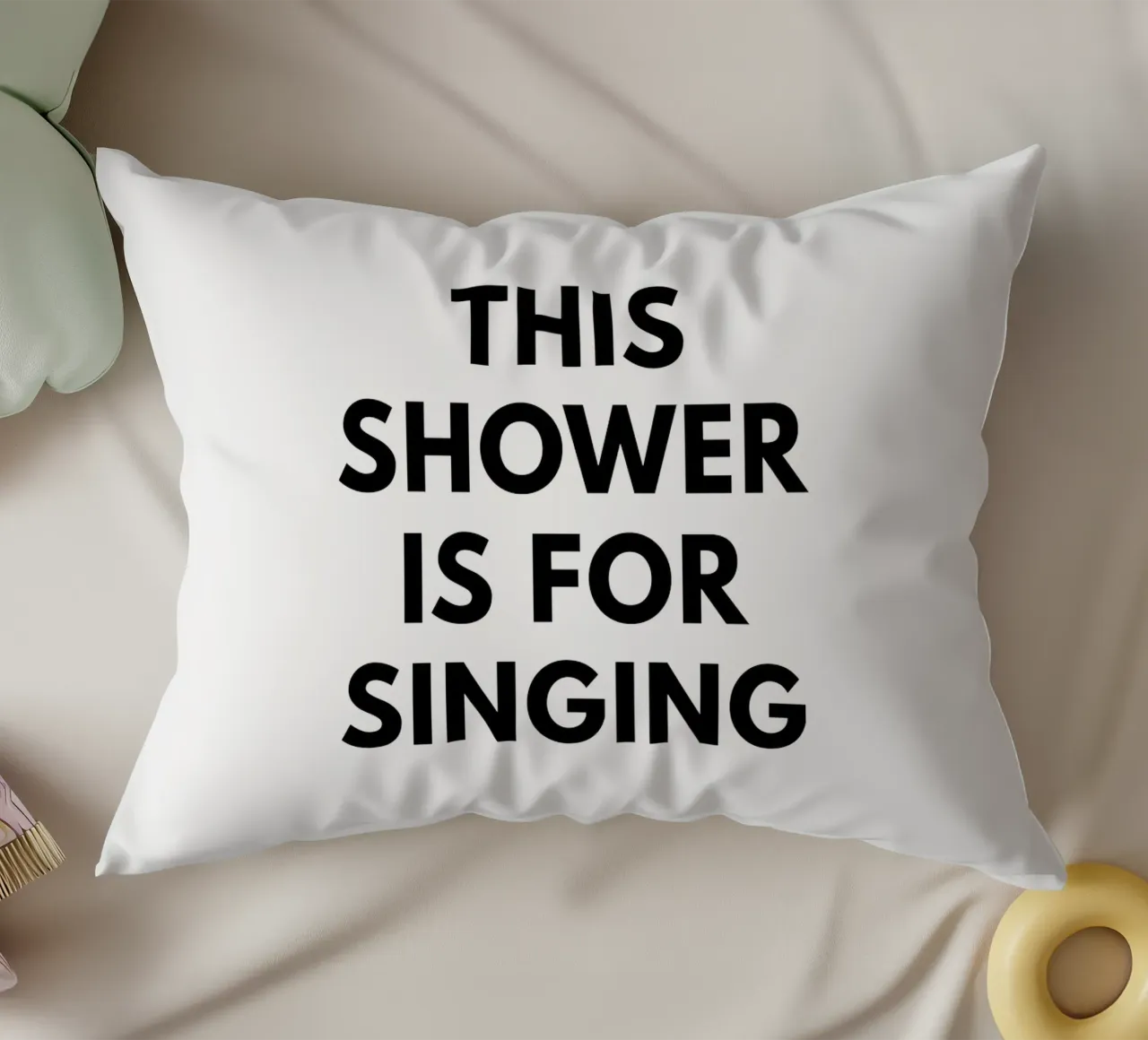 Questa doccia è per cantare cuscino da Typo Designs