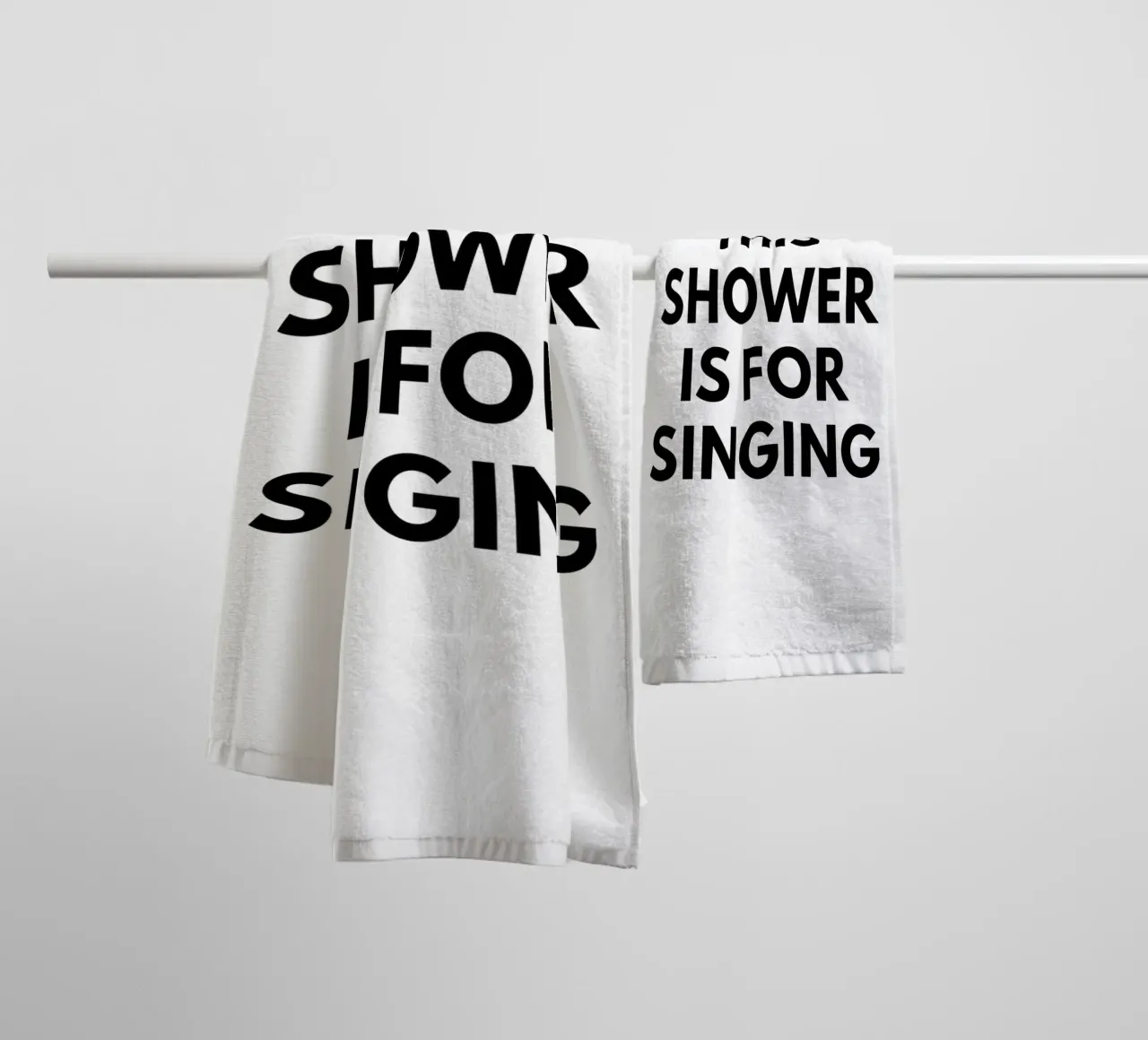 Questa doccia è per cantare asciugamano da bagno da Typo Designs
