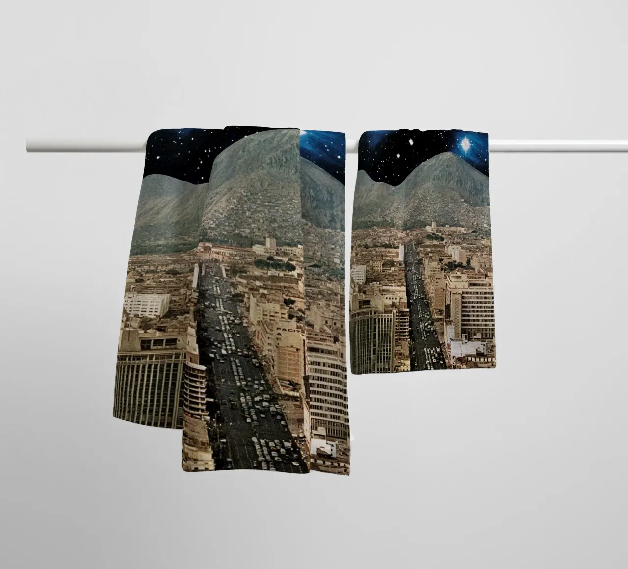 Città dello spazio asciugamano da bagno da Cassia Beck Collage