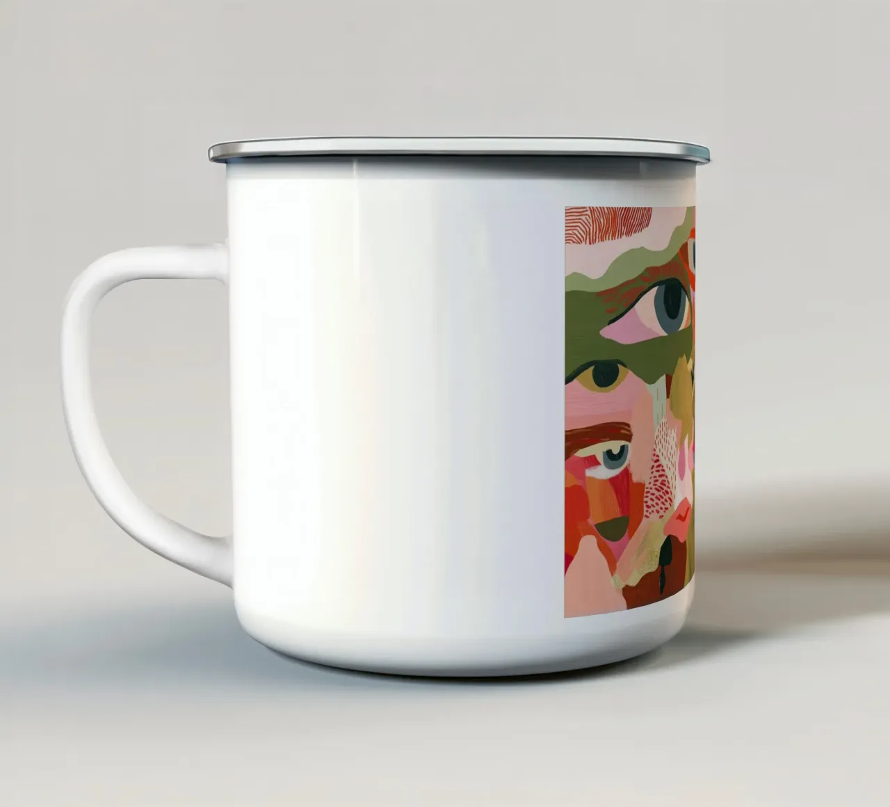 Abstracte gezichten, levendige pop-artprint emaille mok van vintagepod