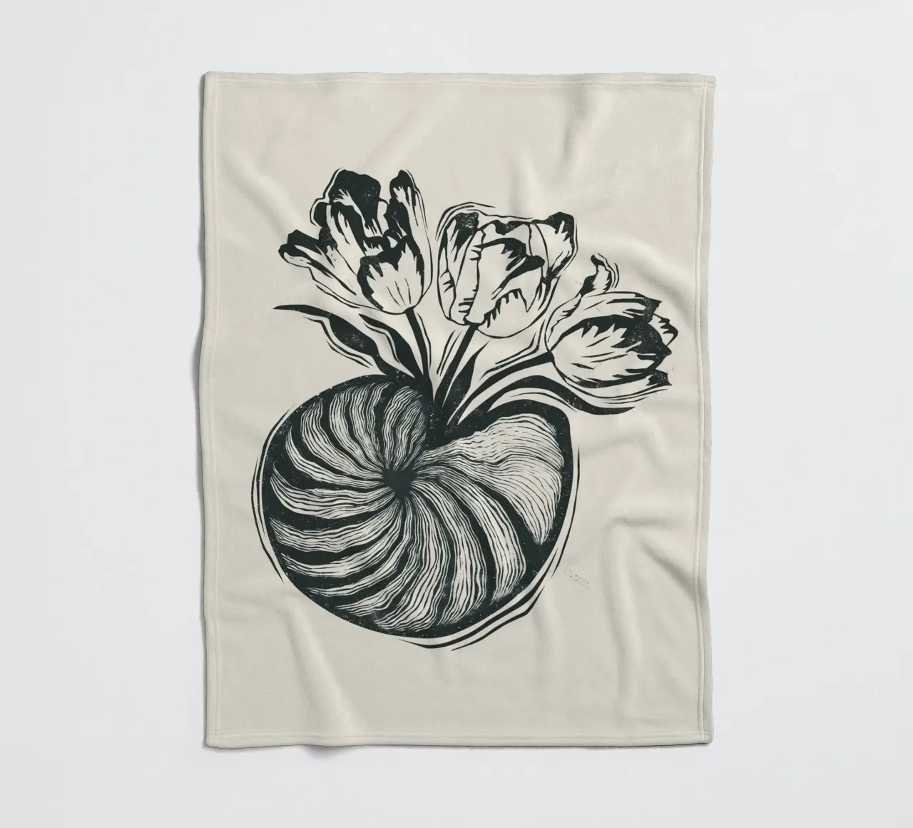 Nautilus & Tulips coperta in pile da Indigo Rain