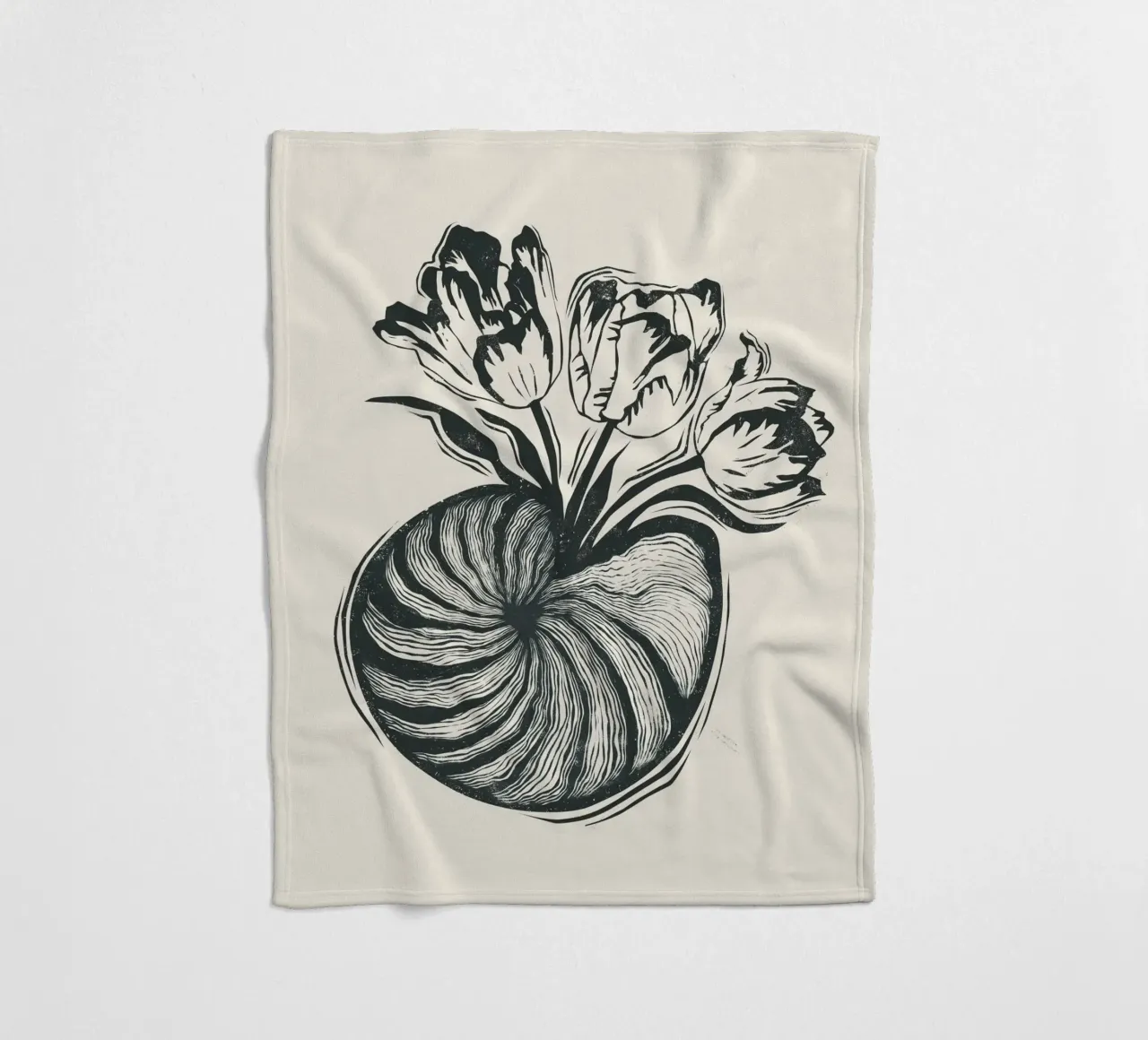 Nautilus & Tulips coperta in pile da Indigo Rain