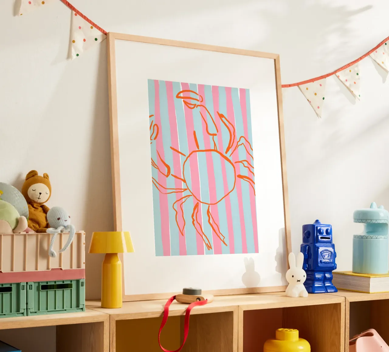 Gestreepte krab, minimalistische kustkunst, Retroprint poster met kunststof frame van dawnthesea