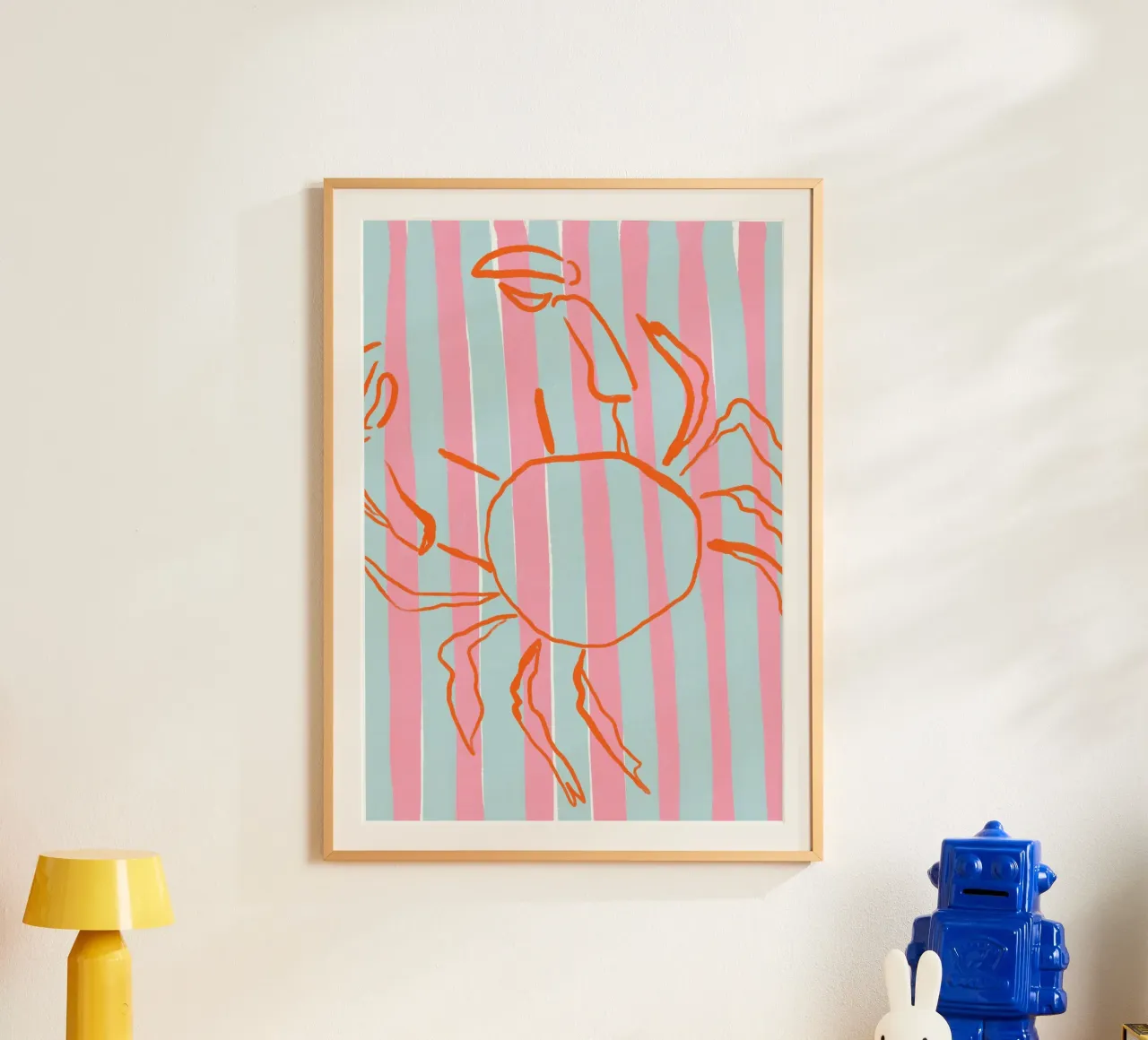 Gestreepte krab, minimalistische kustkunst, Retroprint poster met kunststof frame van dawnthesea