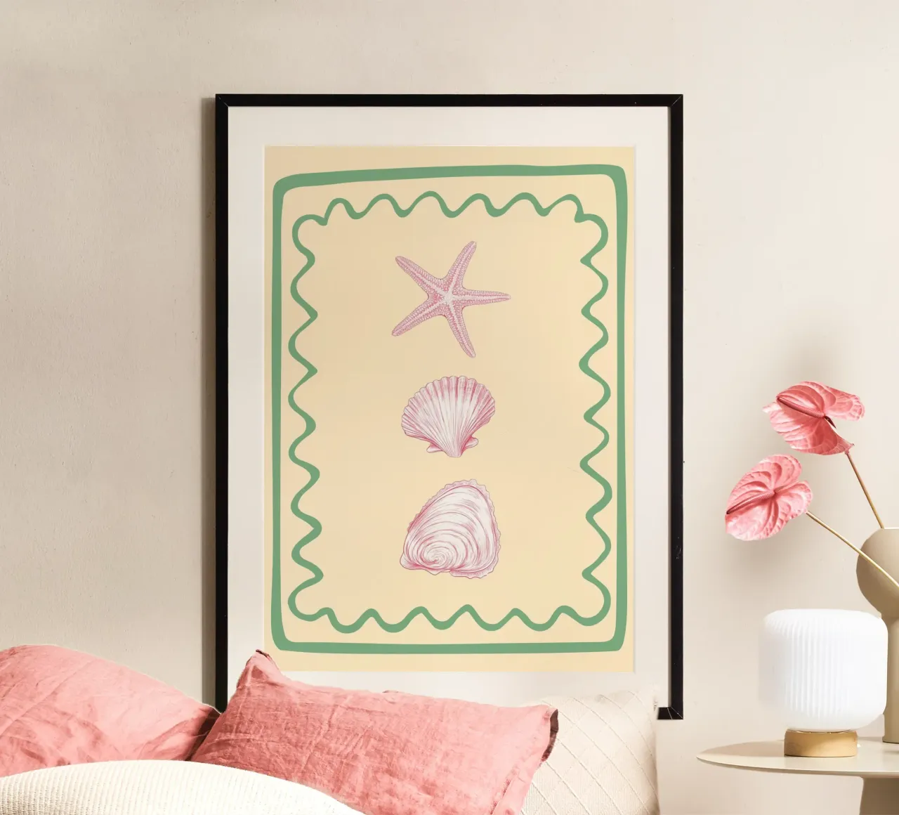 Zeeschelp en zeesterren, minimalistische kustkunst poster met kunststof frame van dawnthesea