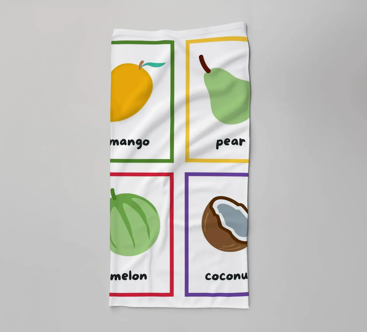 Flashcards sulla frutta_ Mango, pera, melone, noce di cocco asciugamano da bagno da Sabine Klein