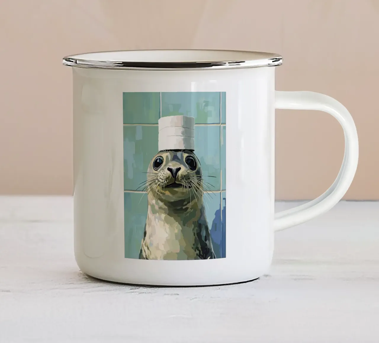 Sigillo con cappello di carta igienica tazza in smalto da Sabine Klein
