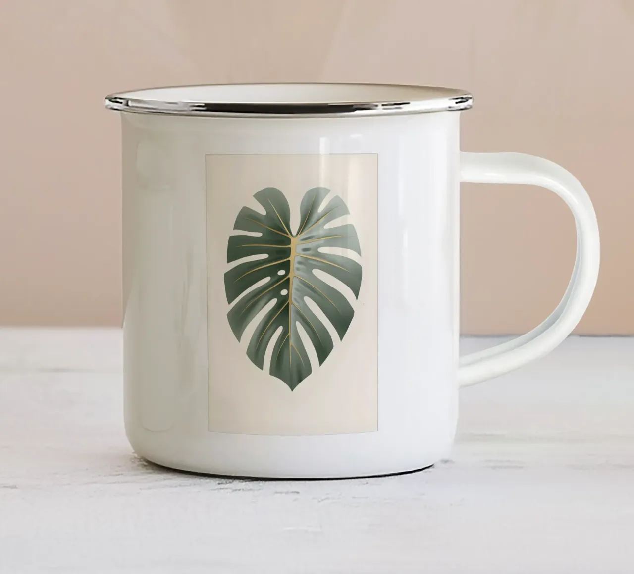 Monstera dagli accenti dorati tazza in smalto da Botanical Gallery