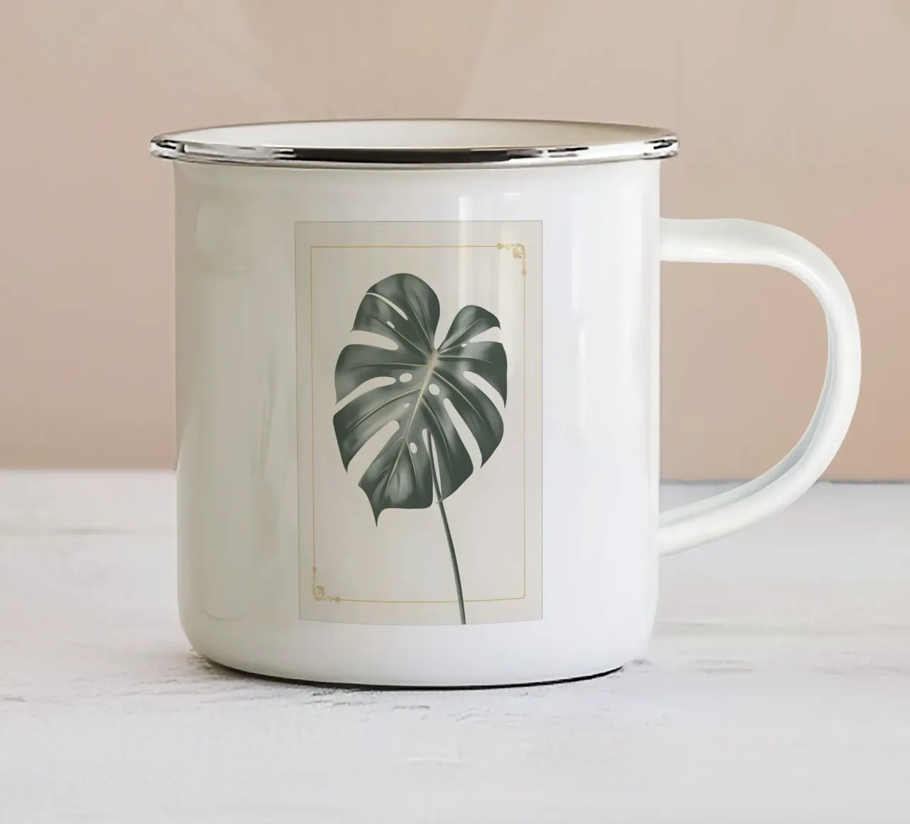 Monstera dagli accenti dorati tazza in smalto da Botanical Gallery