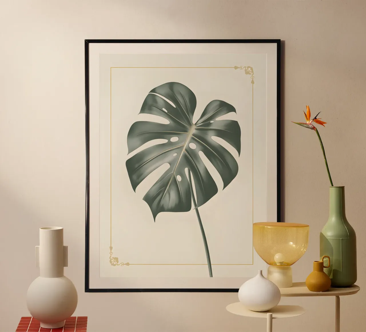 Monstera dagli accenti dorati poster con telaio in alluminio da The Green Room