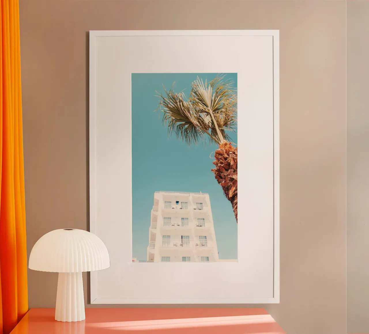 building with palm poster con telaio in alluminio da mip of map