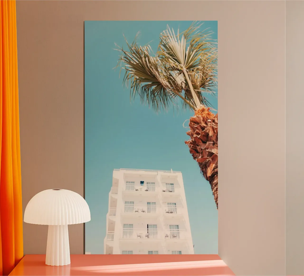 building with palm poster con telaio in alluminio da mip of map