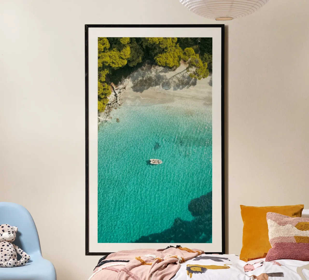 beach and the boat poster con telaio in plastica da mip of map
