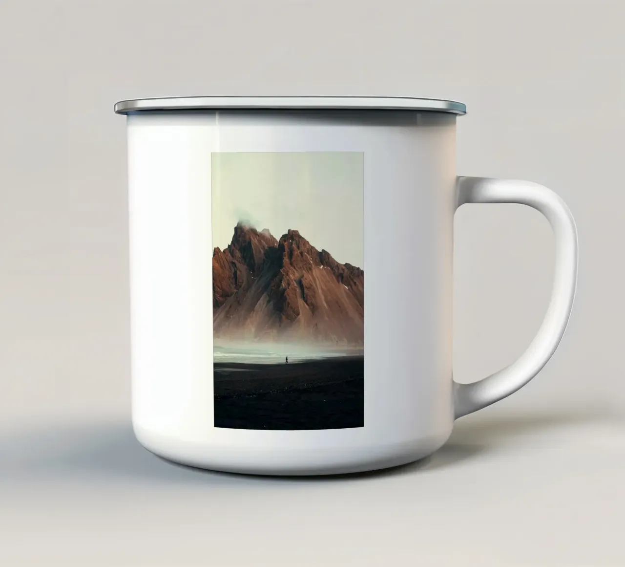 moutain and person tazza in smalto da Good days