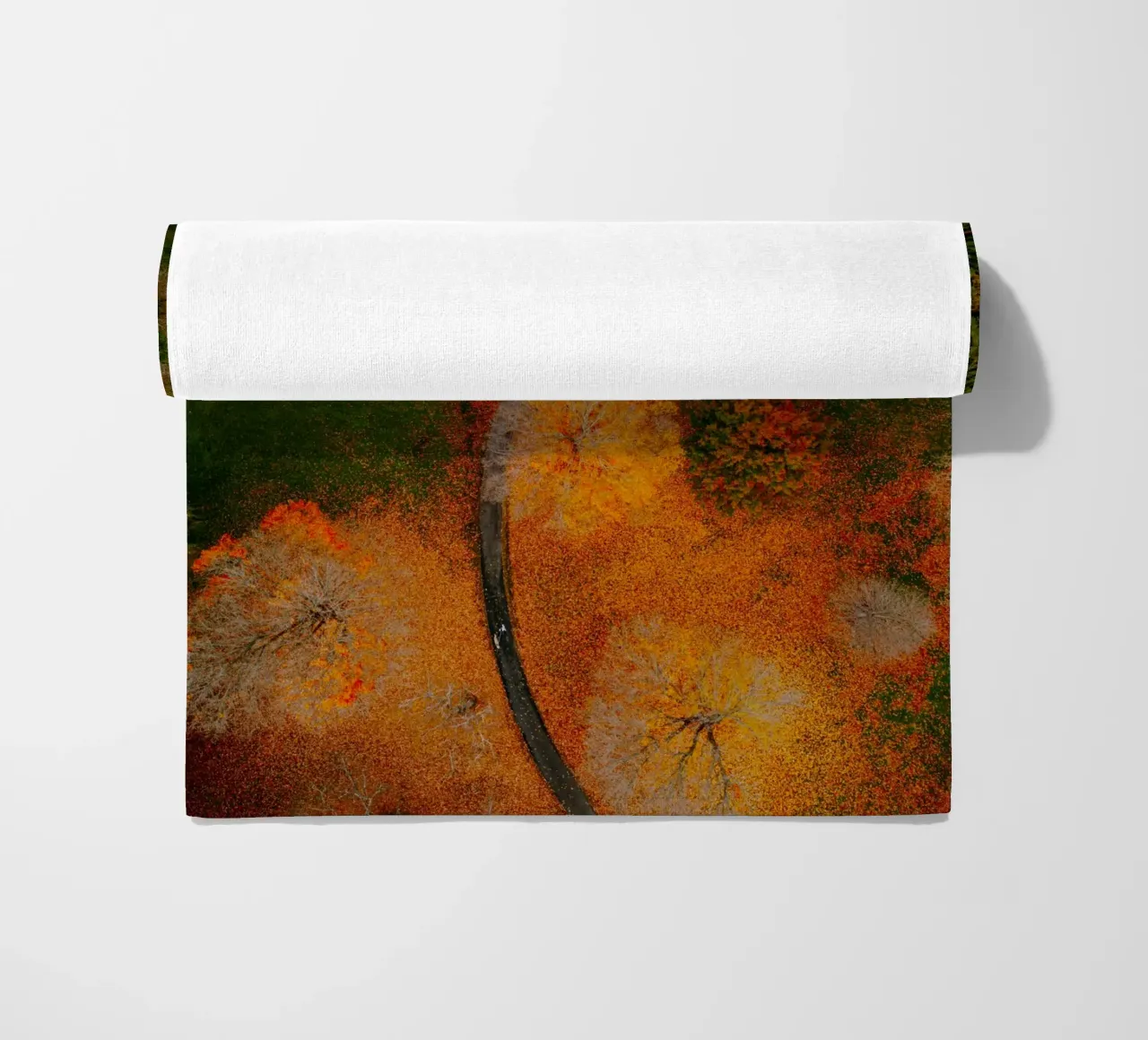 curve road in blossom forest telo mare da Good days