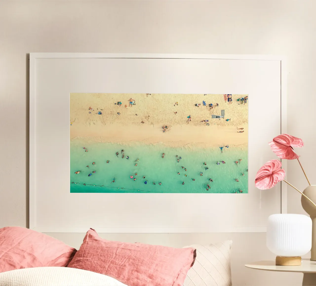 beach full people poster con telaio in alluminio da lily