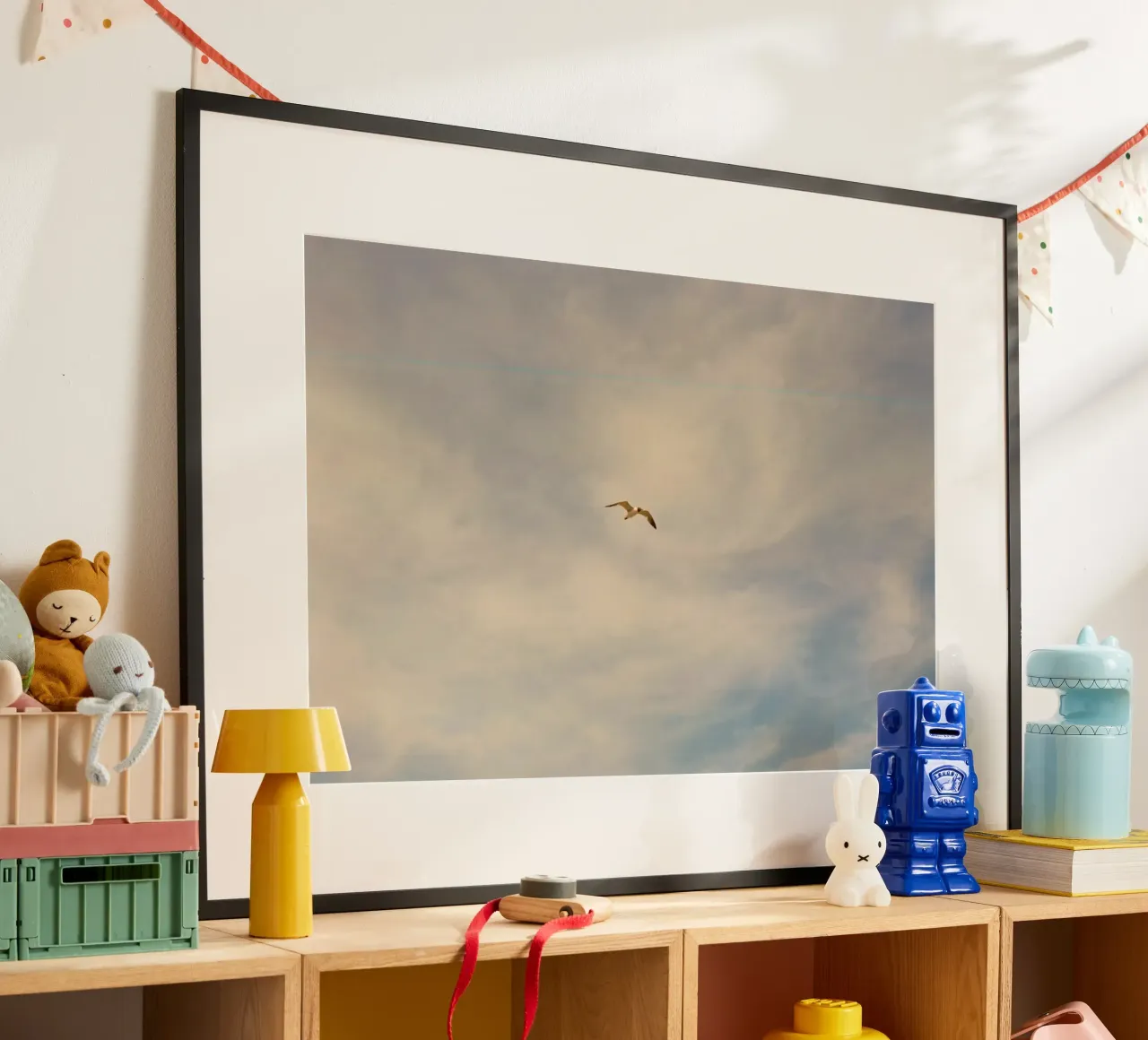 fly bird on sky poster con telaio in plastica da carsa