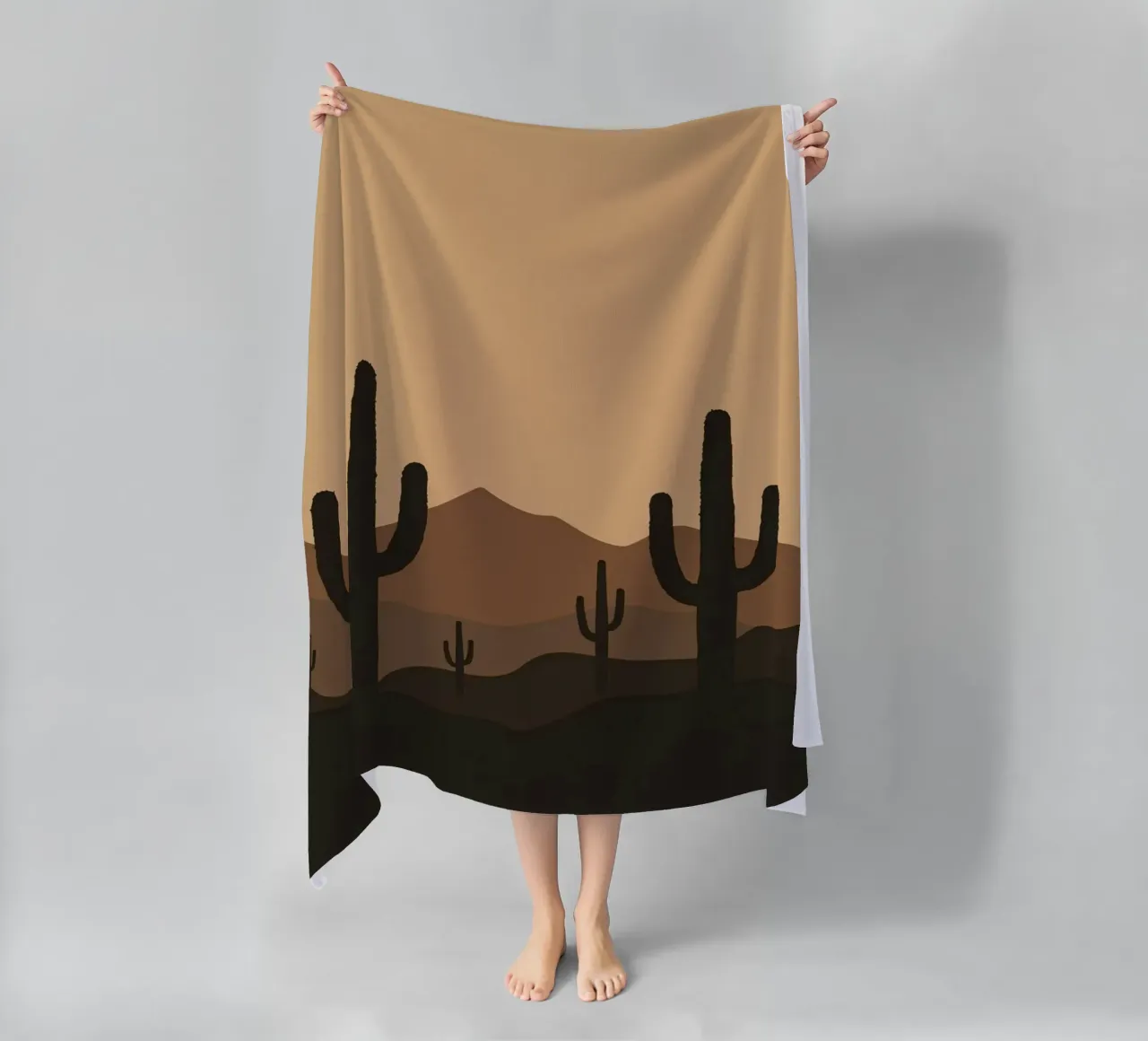 Paesaggio desertico monocromatico con sagome di cactus telo mare da DesignDoodle