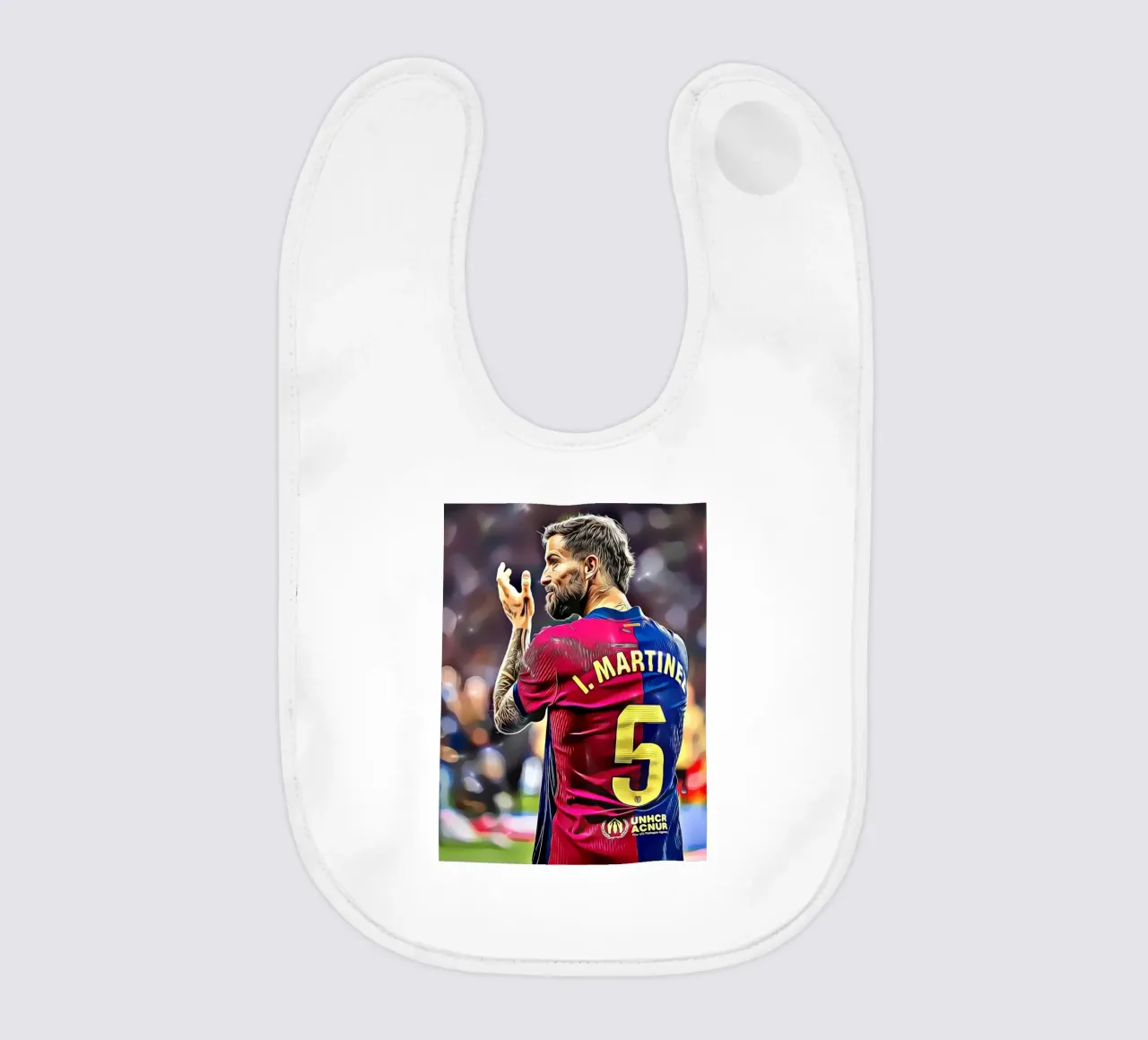 Illustrazione di un giocatore di calcio in maglia rossa e blu numero 5 bavaglino da dark eagle