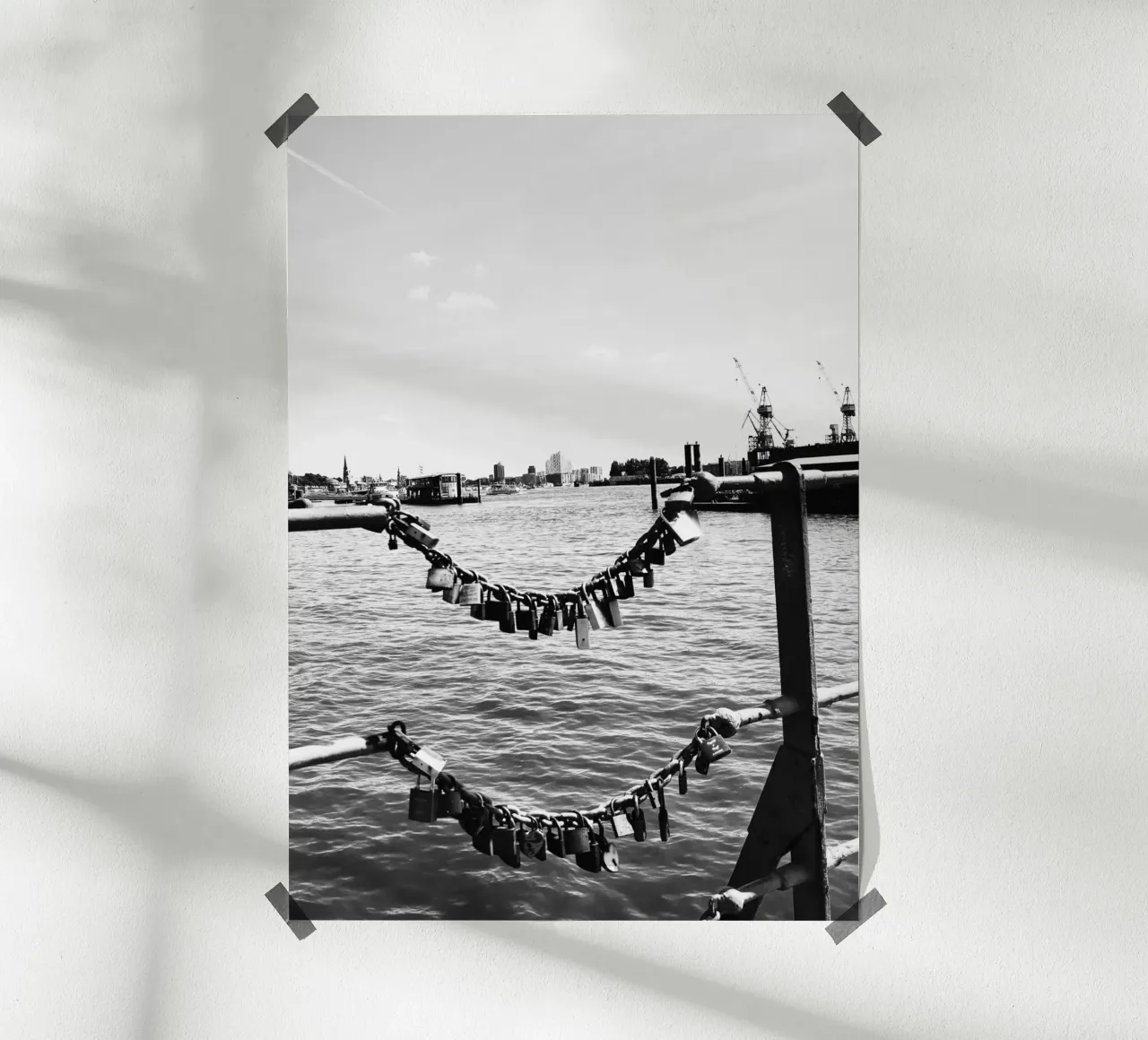 Keys to the Heart – Hamburg poster con telaio in plastica da DigiWunderwerk