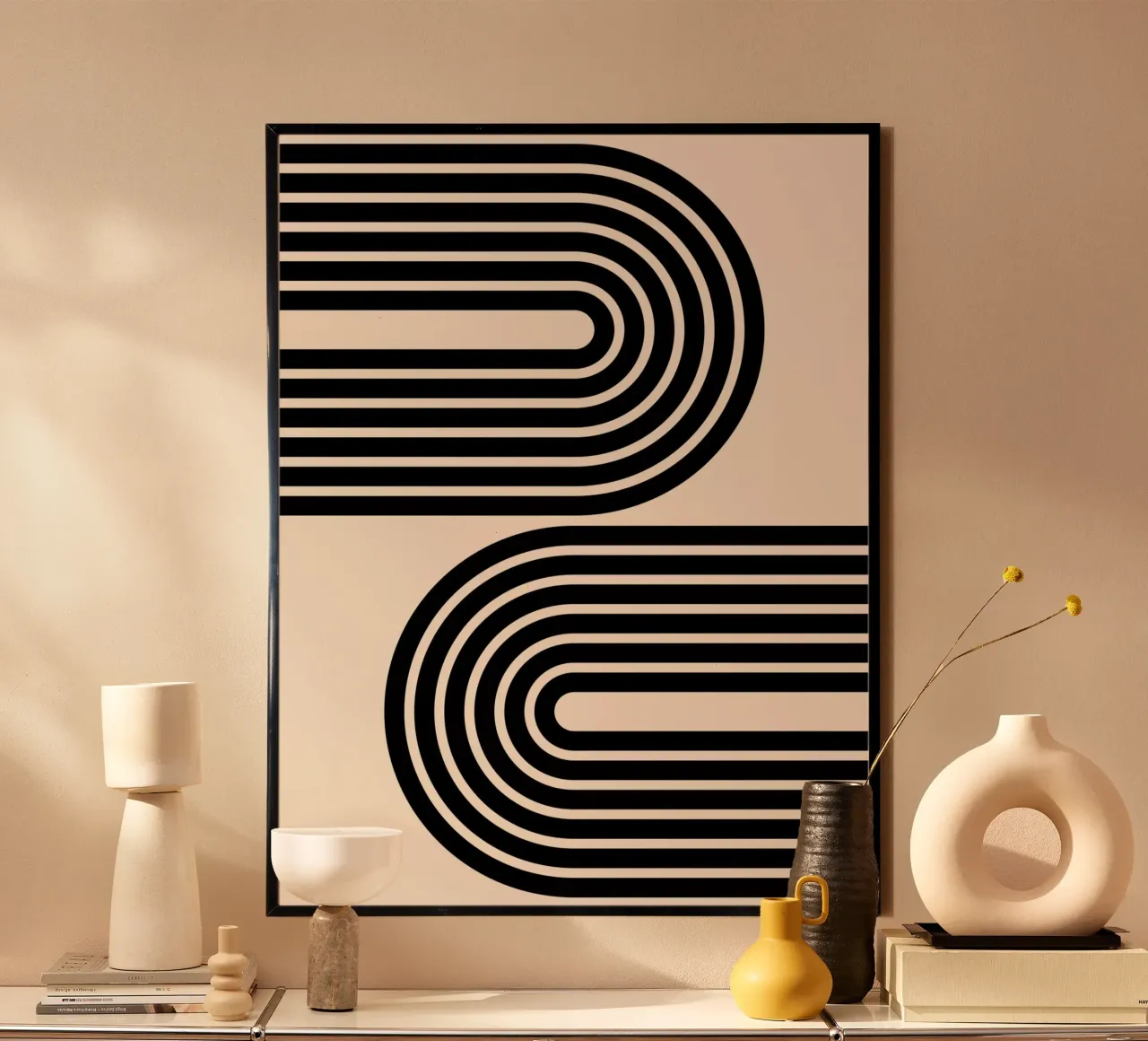 Arco geometrico minimalista a strisce in grassetto nero su avorio poster con telaio in legno da Beauty in Simplicity