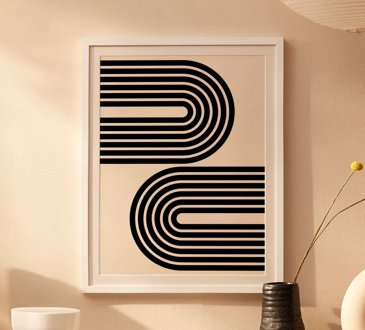 Arco geometrico minimalista a strisce in grassetto nero su avorio poster con telaio in legno da Beauty in Simplicity