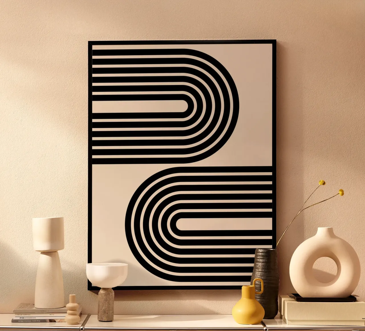 Arco geometrico minimalista a strisce in grassetto nero su avorio poster con telaio in legno da Beauty in Simplicity