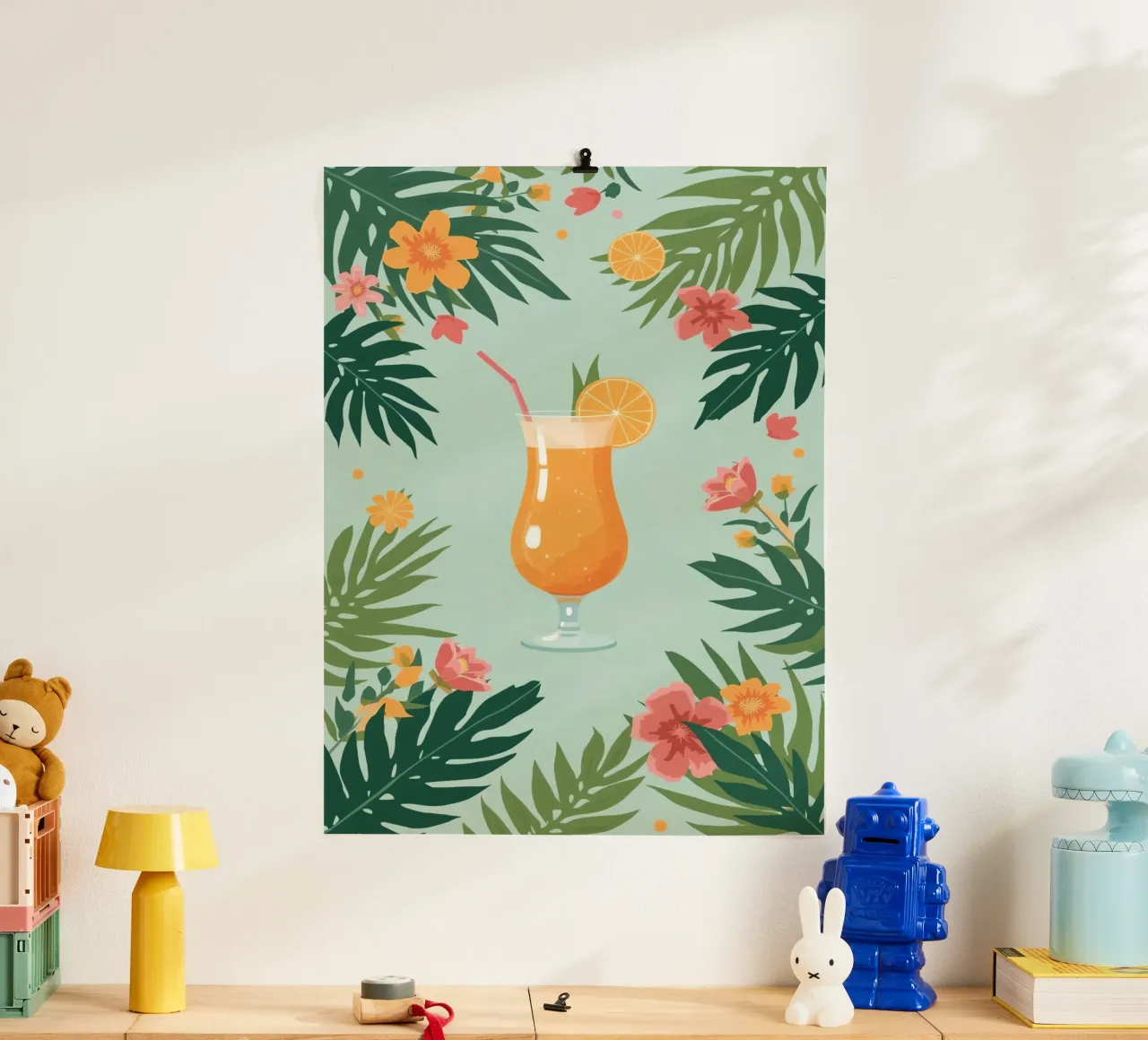 Bevanda all'arancia in bicchiere con fiori e foglie illustrazione poster con telaio in plastica da DesignDoodle
