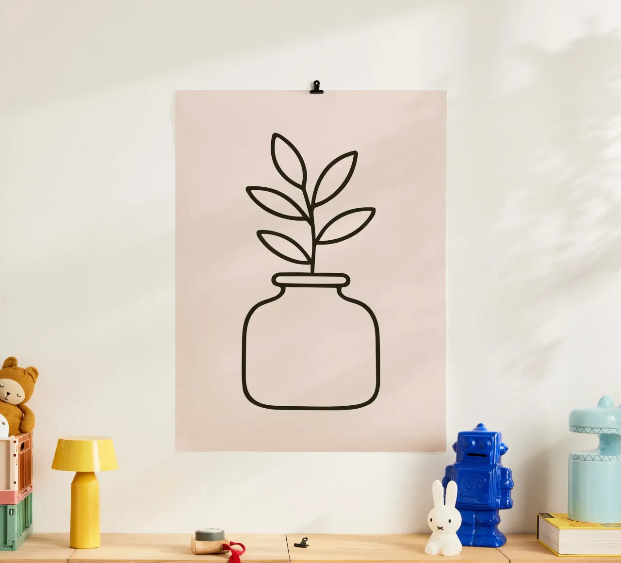 Illustrazione di una pianta minimalista in un vaso poster con telaio in plastica da Maria Maier