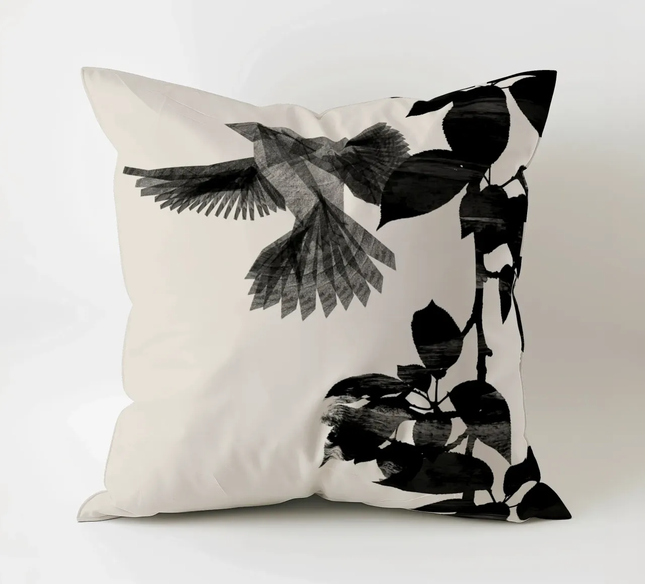 Danushka - Uccello botanico A cuscino da The Artcircle