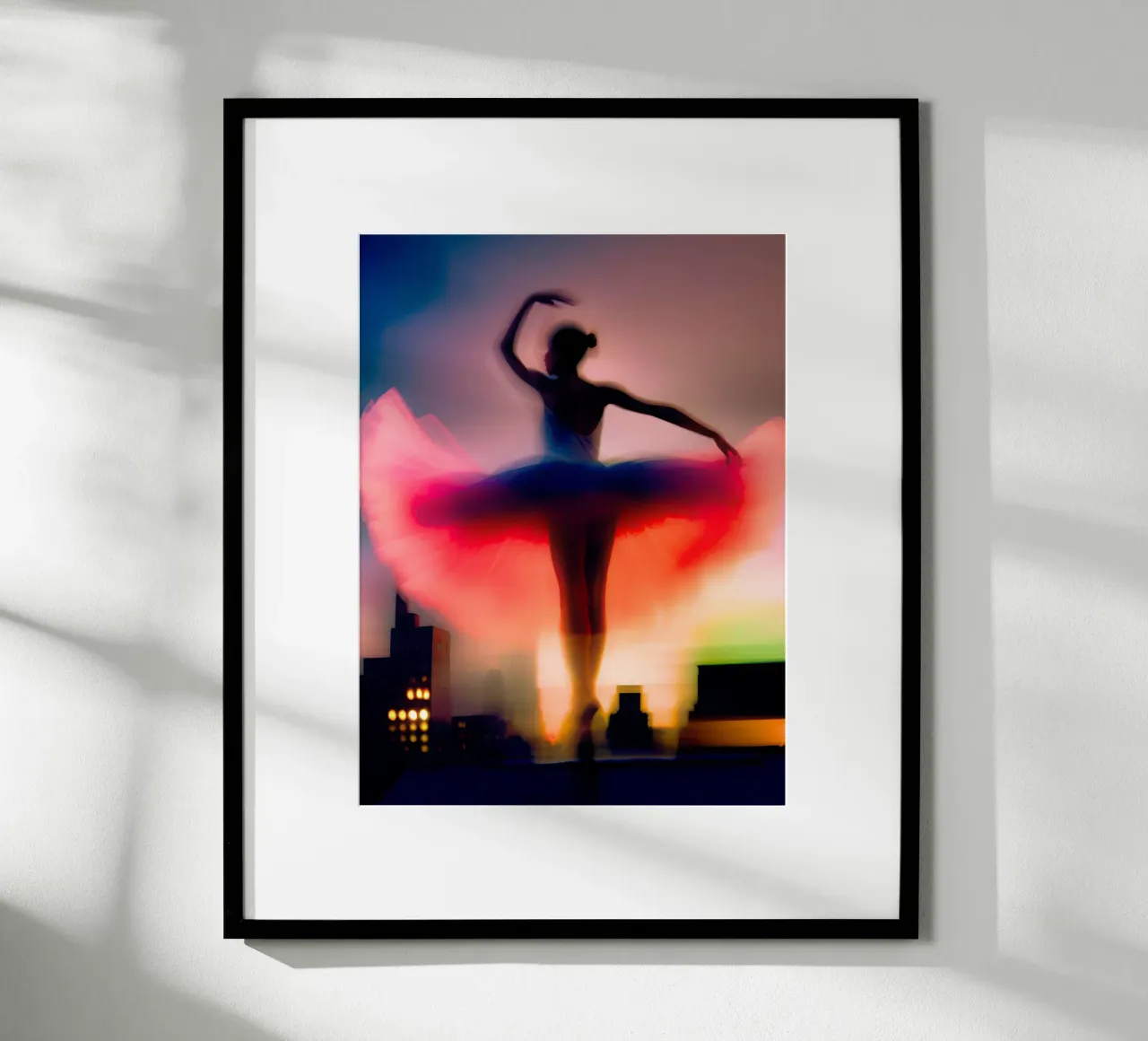 La Danseuse poster con telaio in legno da ICONICA Art Studio