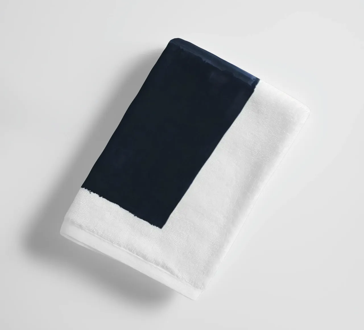Danushka - Criptico asciugamano da bagno da The Artcircle