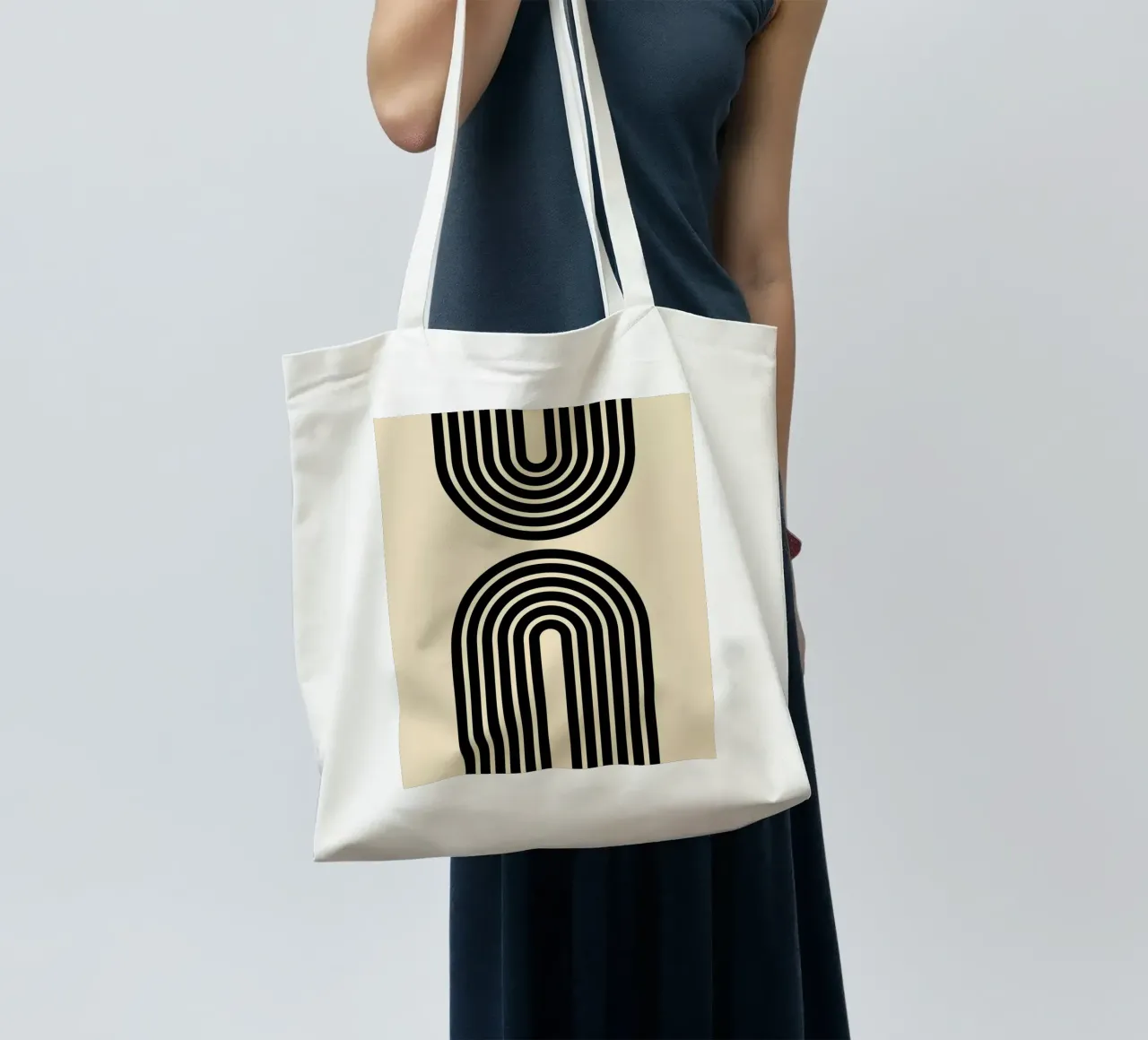 Archi geometrici minimalisti a righe in grassetto 2 | nero su beige borsa in juta da Beauty in Simplicity
