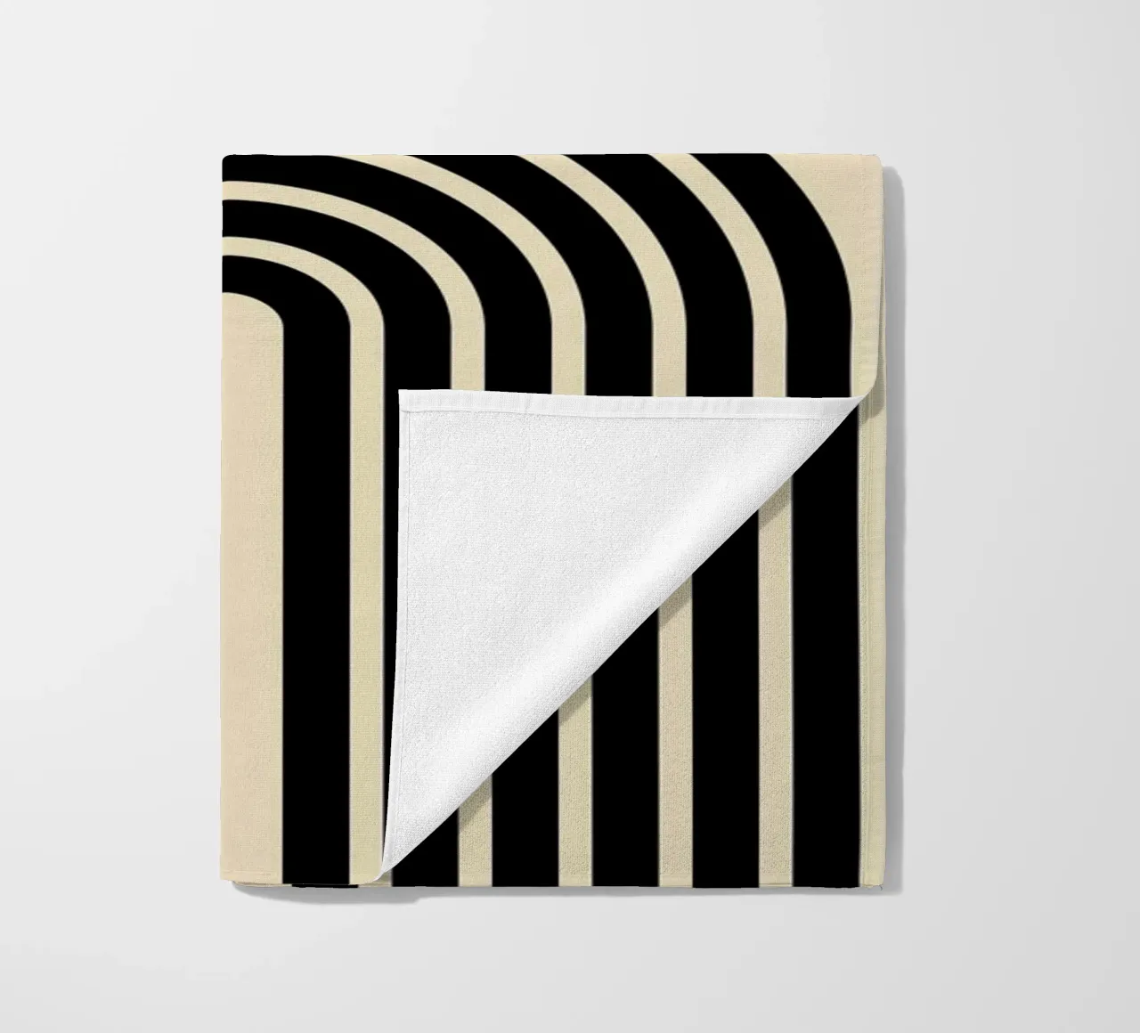 Archi geometrici minimalisti a righe in grassetto 2 | nero su beige telo mare da Beauty in Simplicity