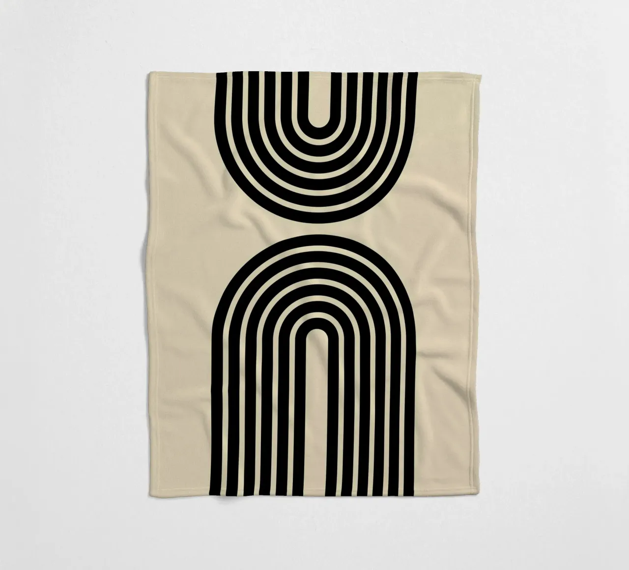 Archi geometrici minimalisti a righe in grassetto 2 | nero su beige coperta in pile da Beauty in Simplicity