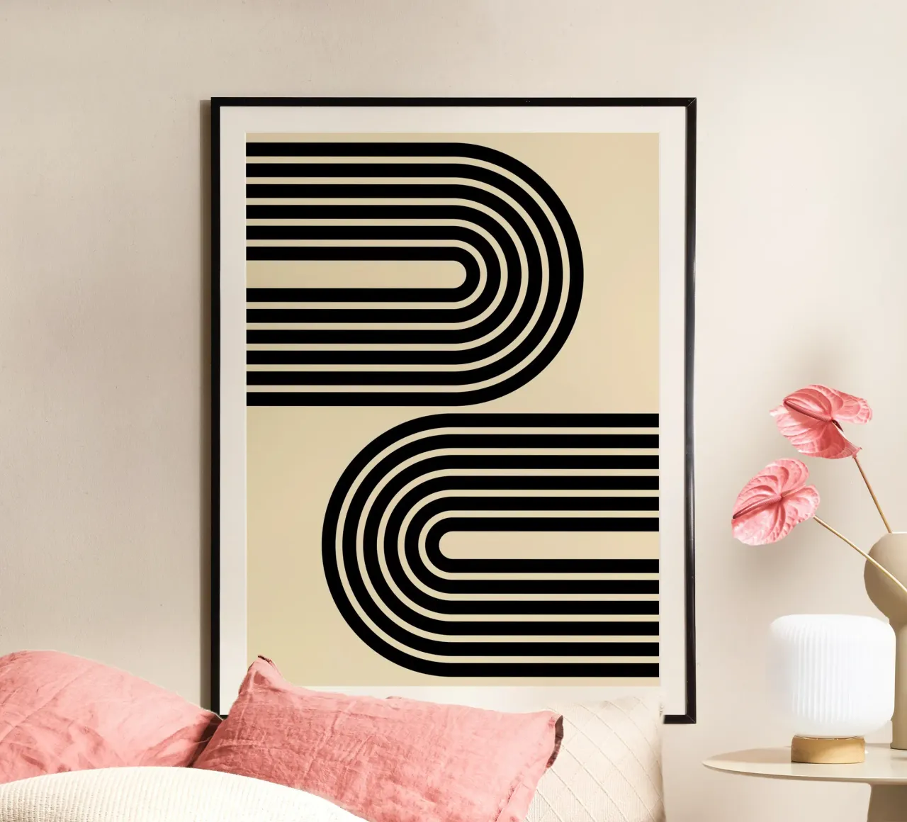 Archi geometrici minimalisti a strisce in grassetto, nero su beige poster con telaio in alluminio da Beauty in Simplicity