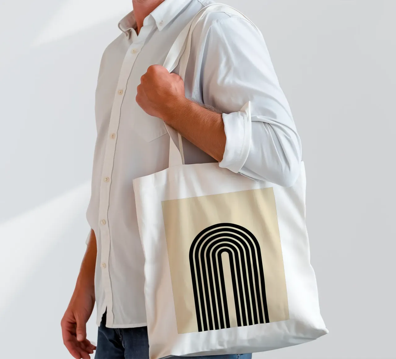 Arco geometrico minimale a righe in grassetto nero su beige borsa in juta da Beauty in Simplicity