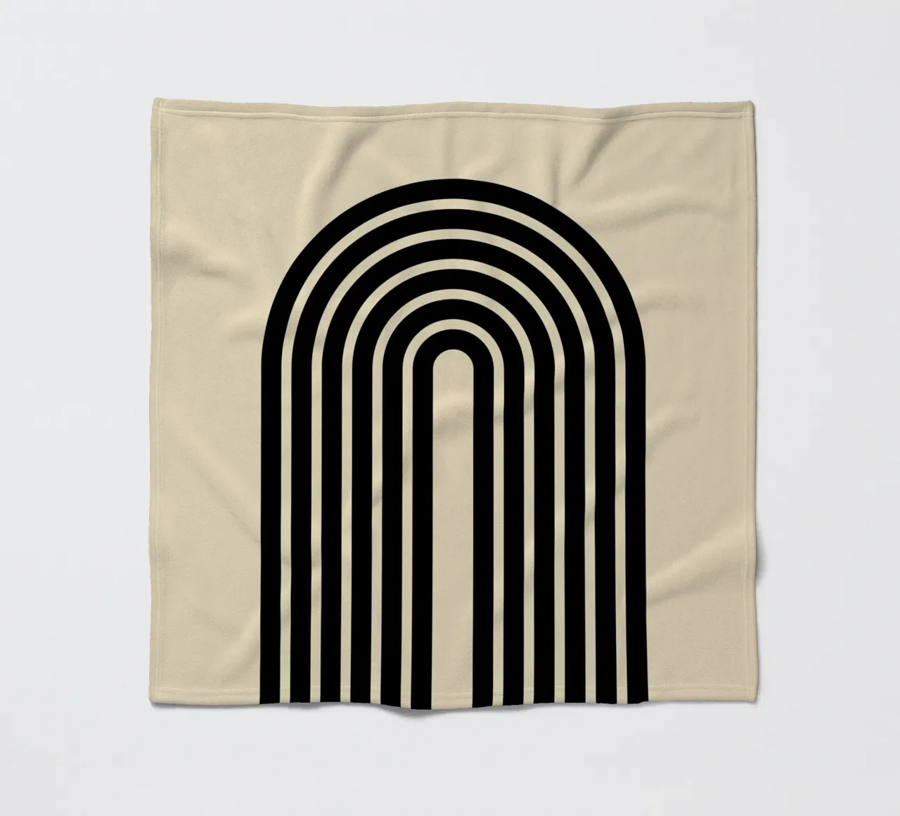 Arco geometrico minimale a righe in grassetto nero su beige coperta in pile da Beauty in Simplicity