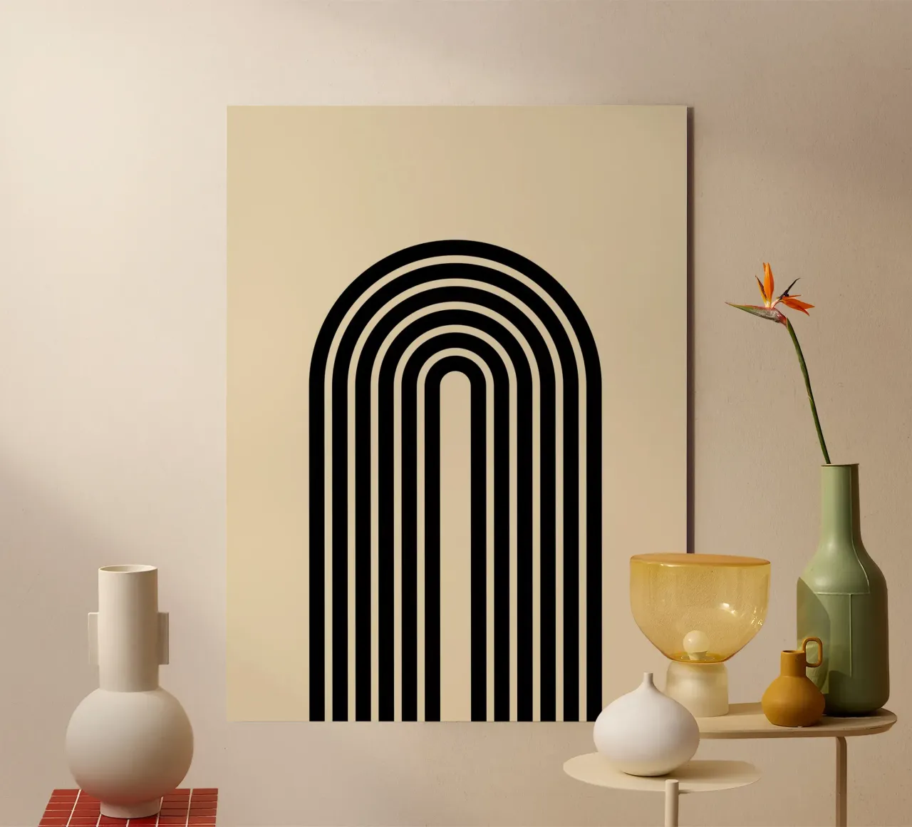 Arco geometrico minimale a righe in grassetto nero su beige alluminio dibond da Beauty in Simplicity