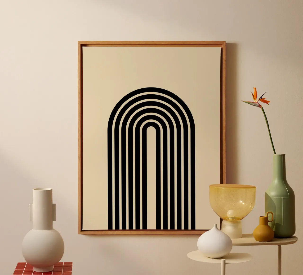 Arco geometrico minimale a righe in grassetto nero su beige tela con Cornice a cassetta da Beauty in Simplicity