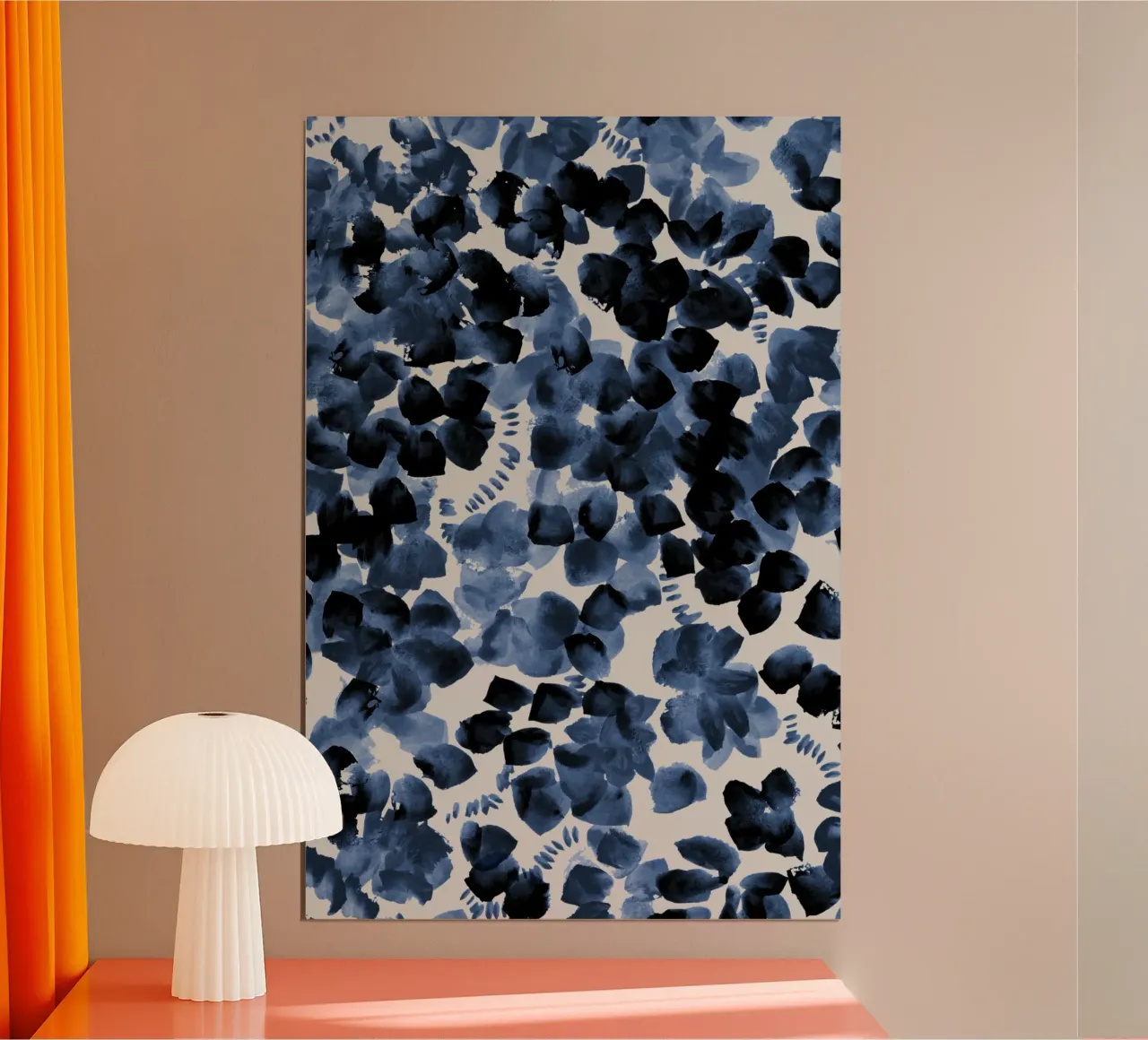 Danushka - Fiori notturni su una vite poster con telaio in legno da The Artcircle