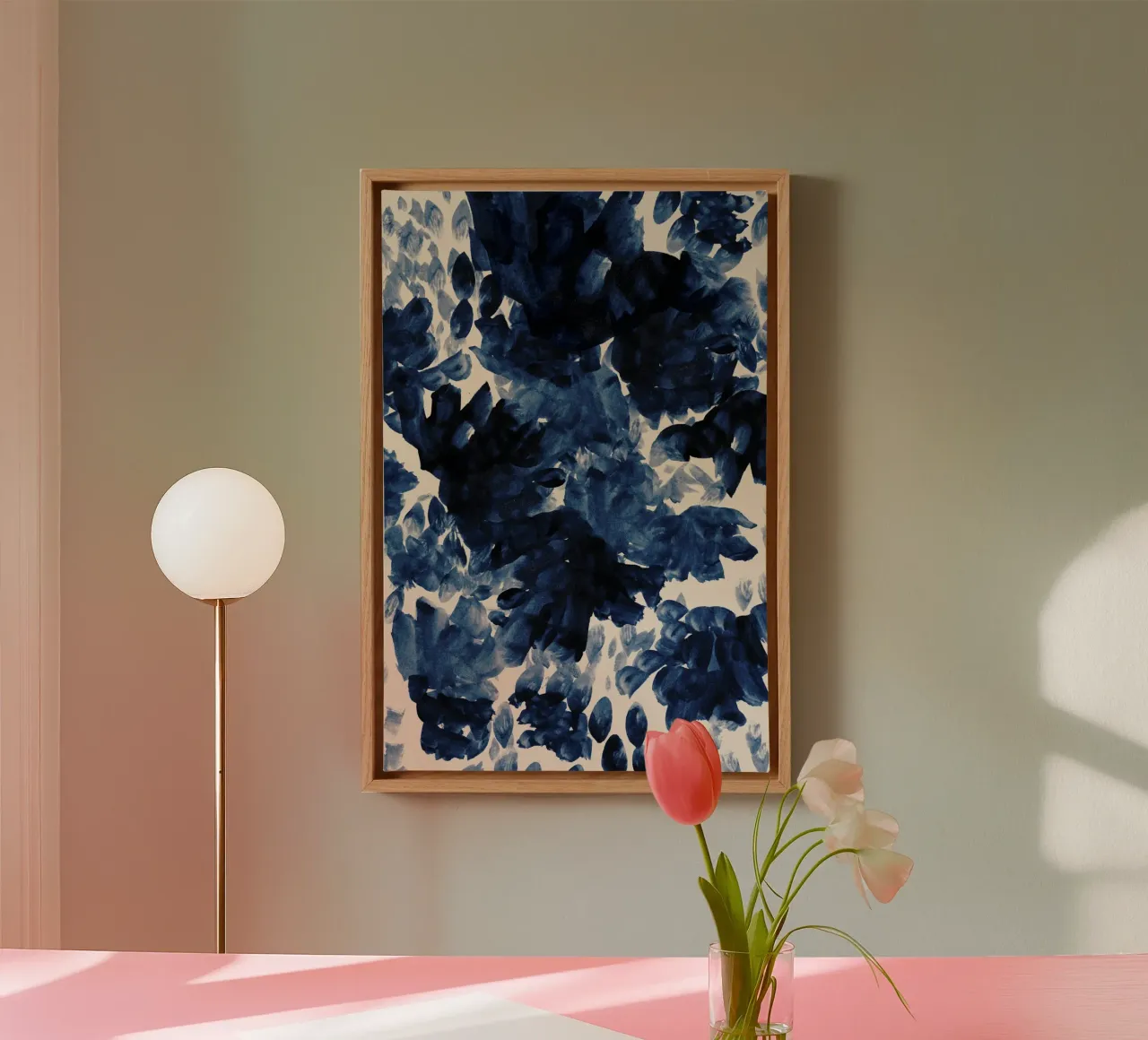 Danushka - Fiori notturni tela con Cornice a cassetta da The Artcircle