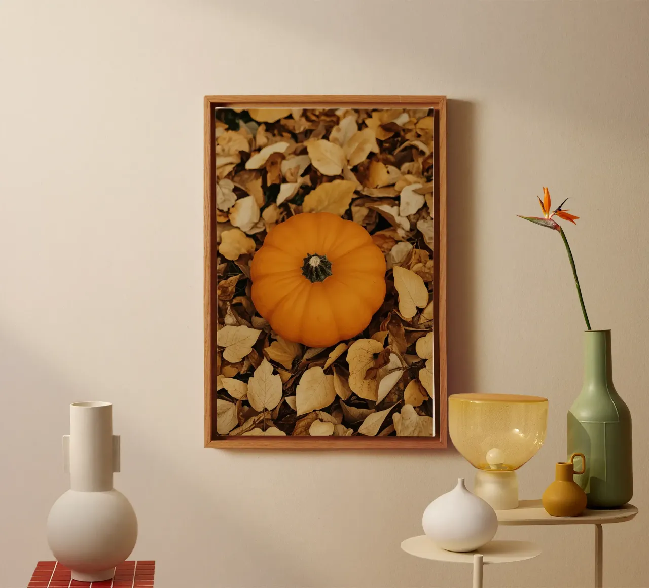 Zucca arancione su foglie autunnali cadute tela con Cornice a cassetta da DesignDoodle