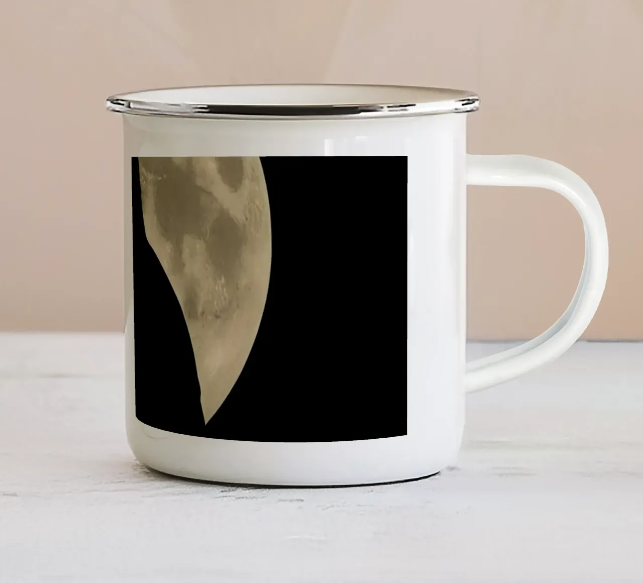 Sagoma di gufo davanti alla luna tazza in smalto da DesignDoodle