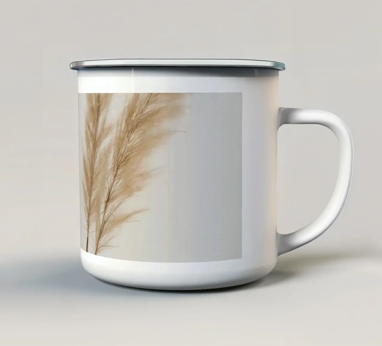 Pampasgras in gestreepte vaas op wit oppervlak emaille mok van DesignDoodle
