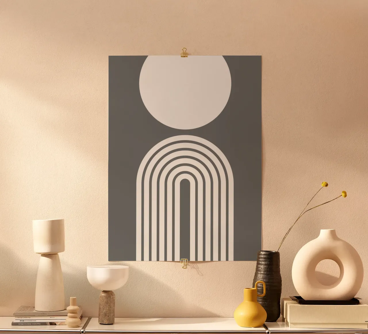 Minimalistische geometrische boog en cirkel | Wit op donkergrijs poster met aluminium frame van Beauty in Simplicity